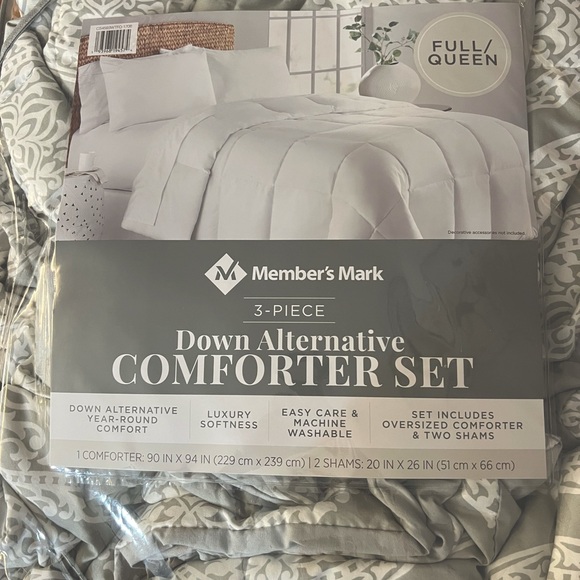 Down alternative comforter - Picture 3 of 6